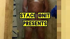 Staci Onits секси игра с найлонови чорапи
